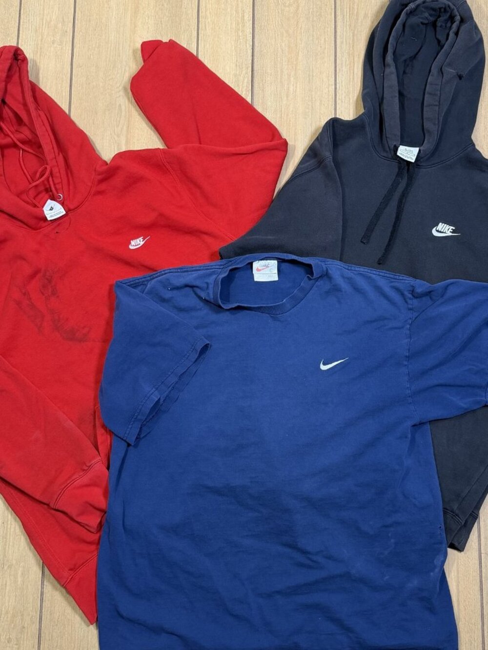 Nike 3 piece flawed bundle - 90s navy swoosh tee, red hoodie, black hoodie, L